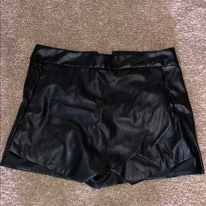 Faux leather Skort